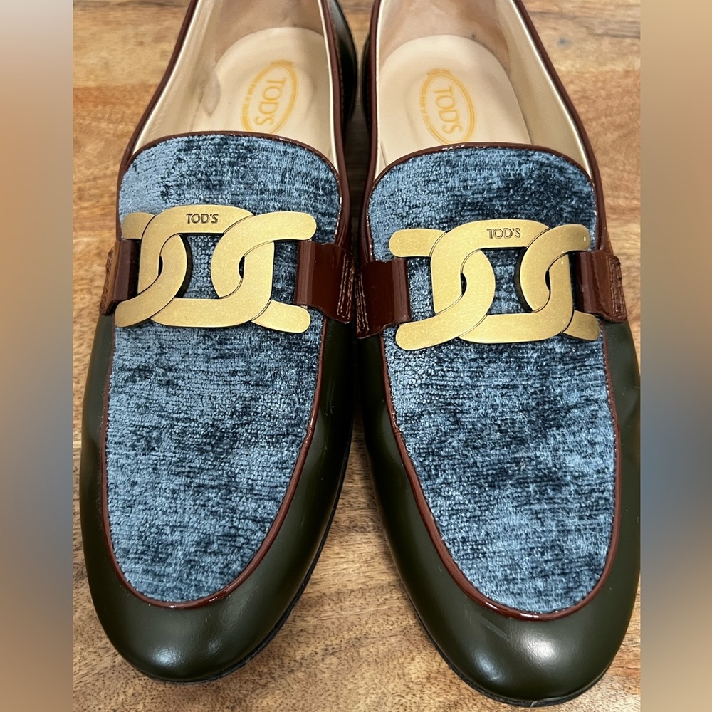 TOD'S Women Green an Blue Leather Loafers with Gold Accent
